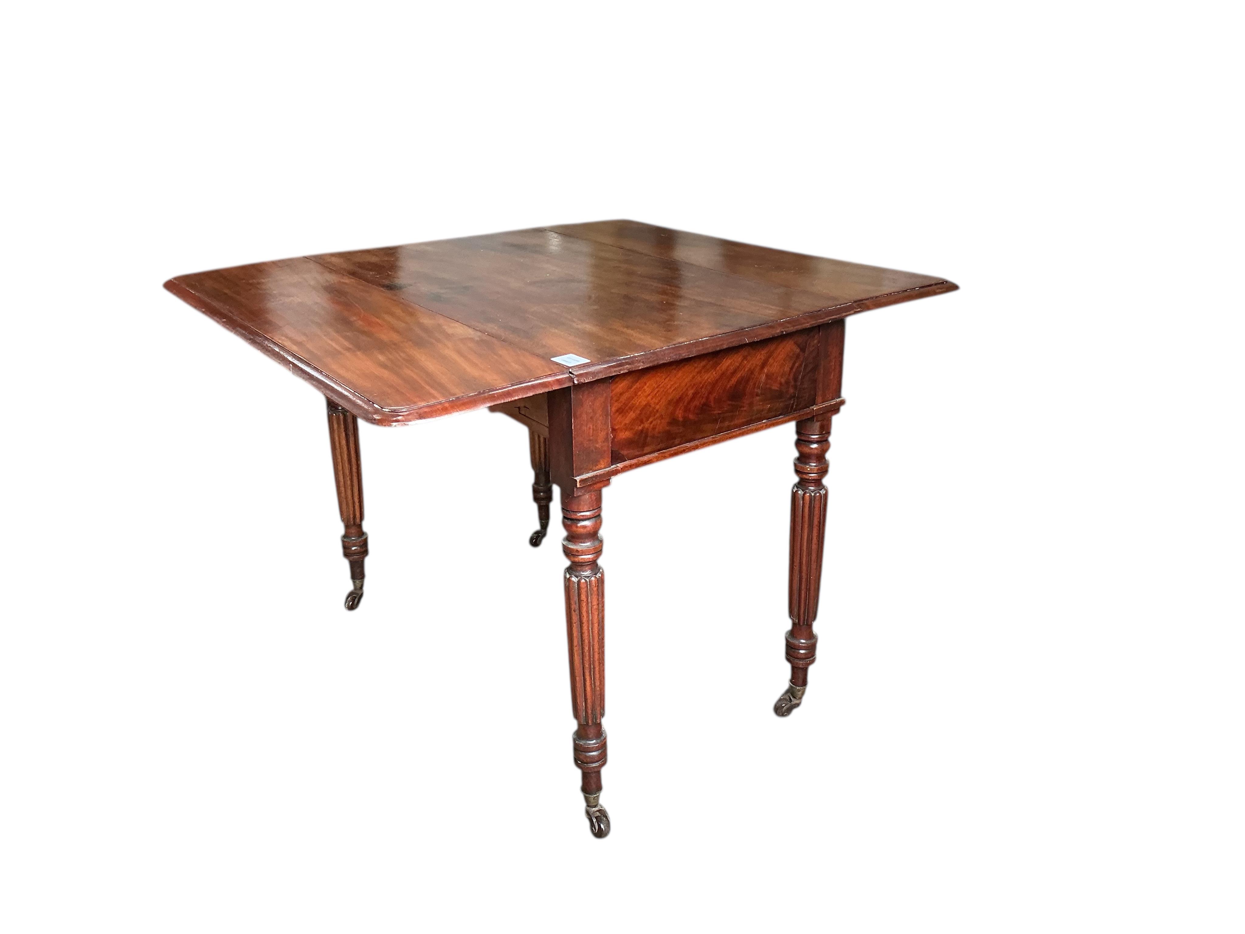 A George IV mahogany Pembroke table, width 90cm, depth 51cm, height 72cm